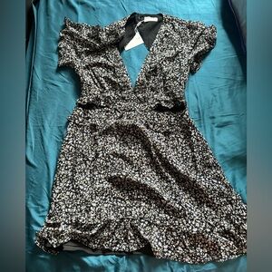 Black and White Floral V-Neck Mini Dress